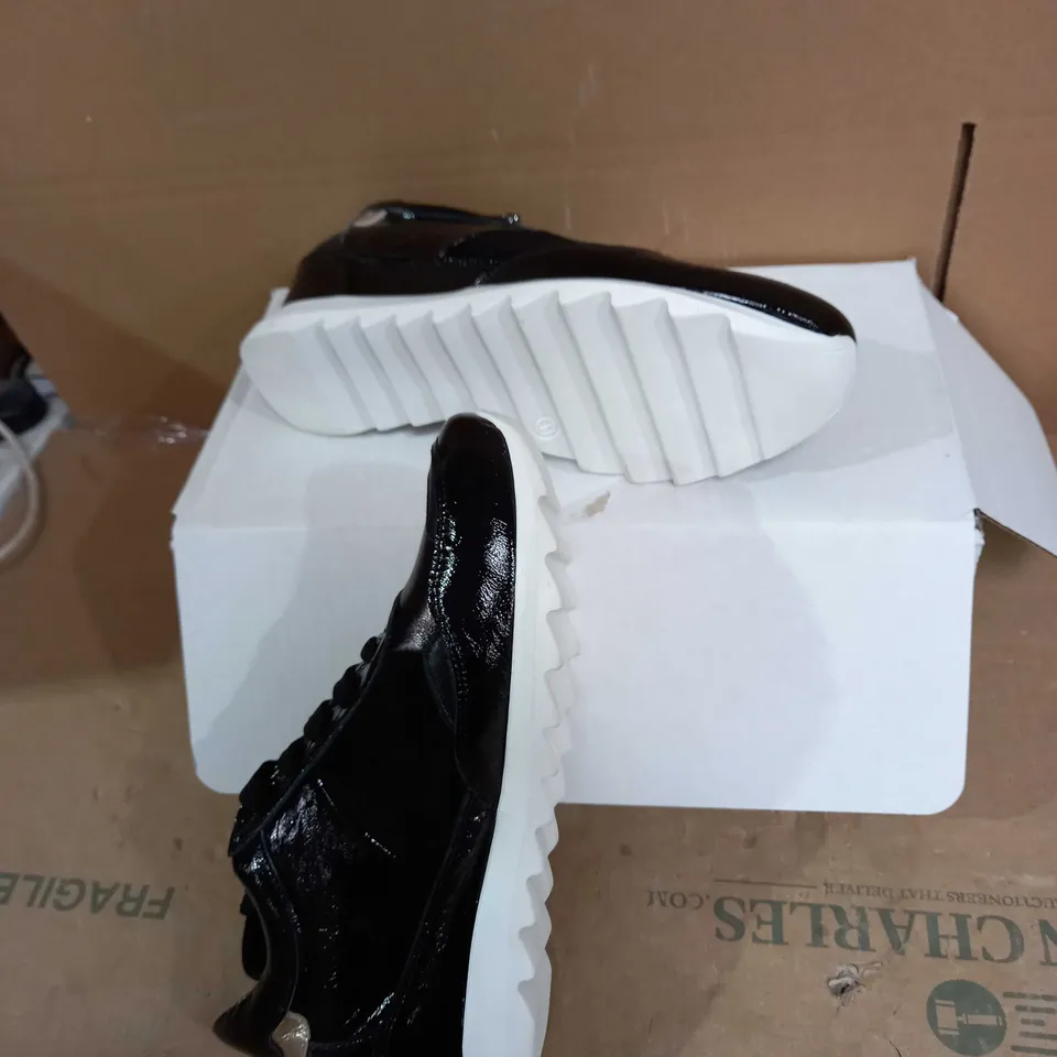BOXED MIP BLOSSOME TRAINERS BLACK LEATHER SIZE 8