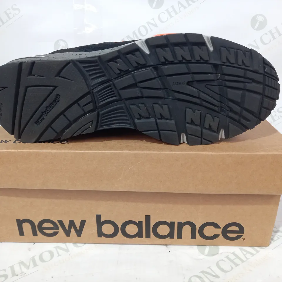 BOXED PAIR OF NEW BALANCE 991 SHOES IN BLACK/ORANGE UK SIZE 7