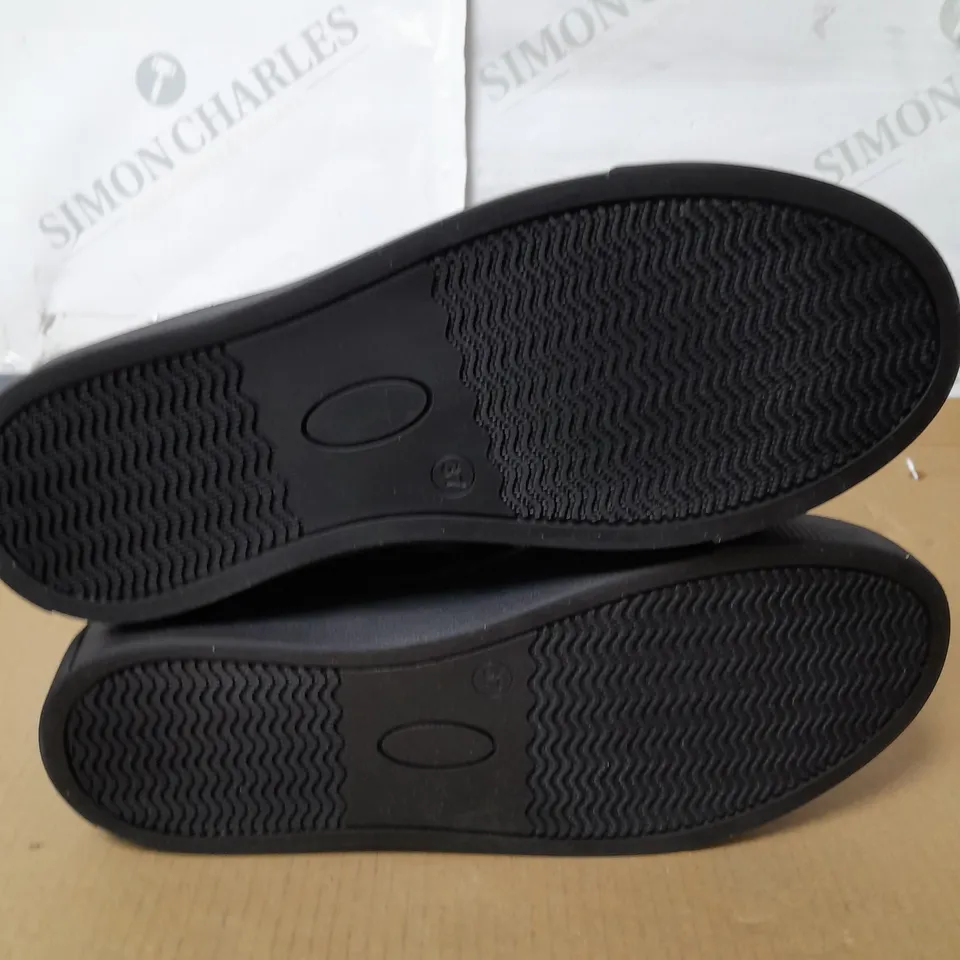 BOXED ADESSO LUNA ZIP TRAINERS, BLACK - SIZE 4