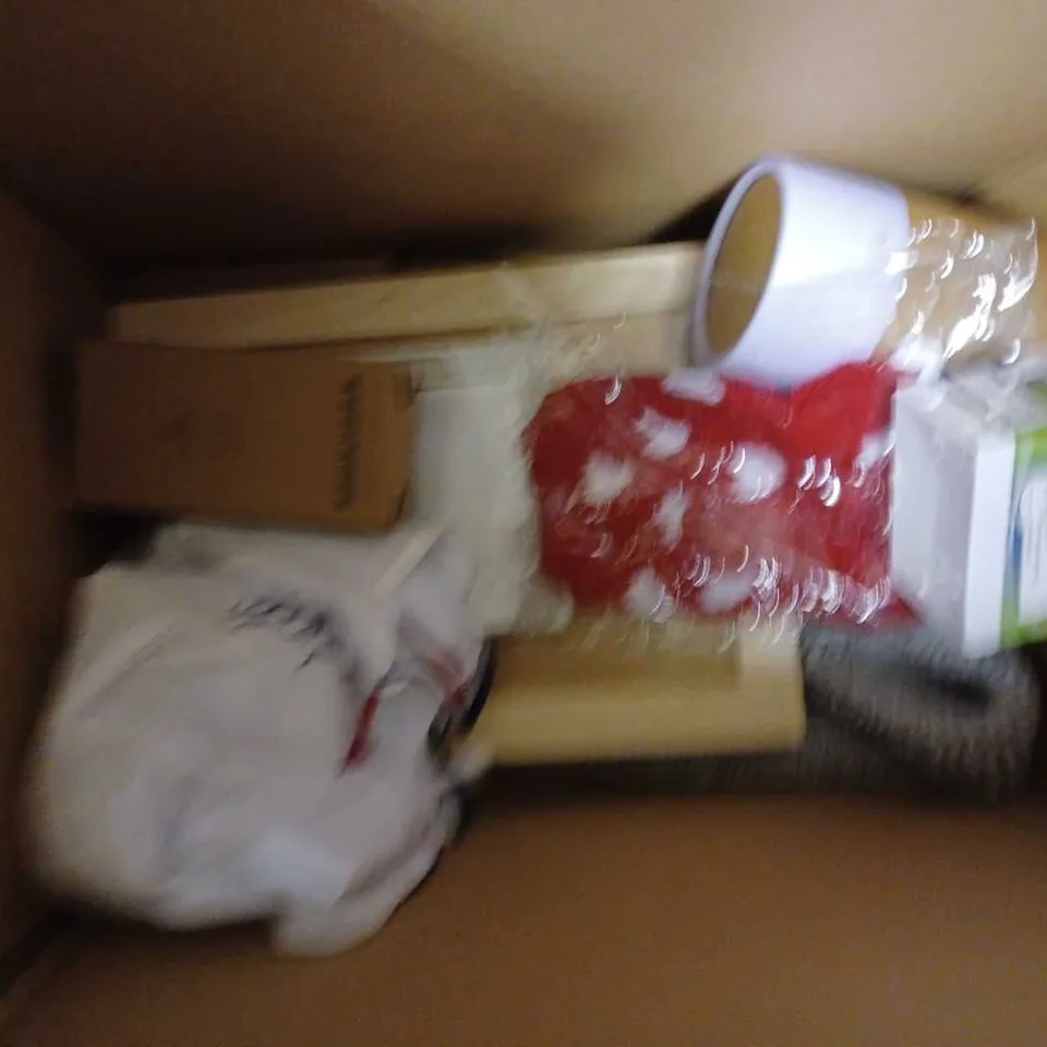 BOX OF APPROX 10 ITEMS TO INCLUDE PHILIPS AVENT BABY BOTTLE, ULTRA SOFT THROW AND PICTURE FRAME