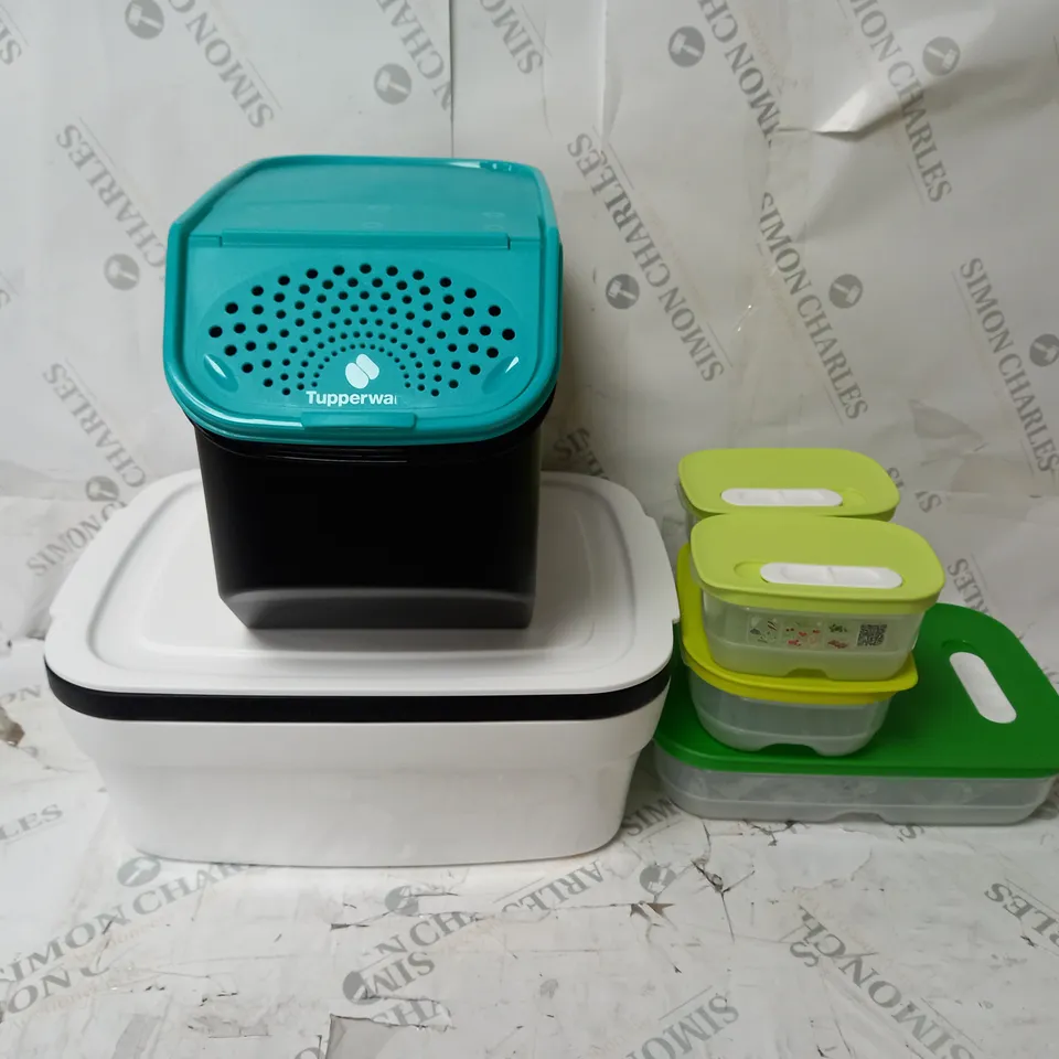 BOX OF APPROX 10 TUPPERWARE TO INCLUDE FRIDGESMART 4 PIECE, BREADSMART LARGE, POTATO SMART CONTAINER, ETC. 