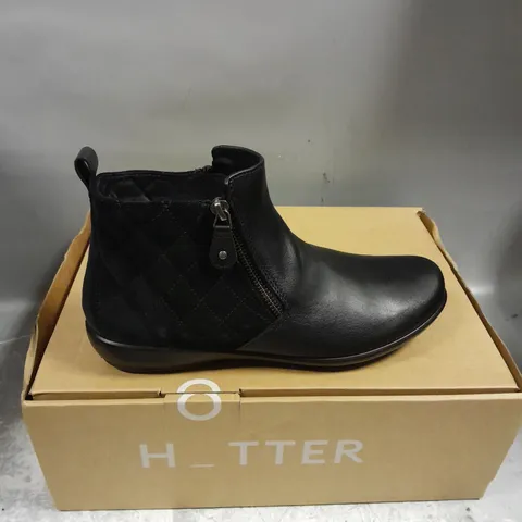 BOXED PAIR OF HOTTER WHINCHESTER QUILT ANKLE BOOTS IN BLACK SIZE UK 6.5