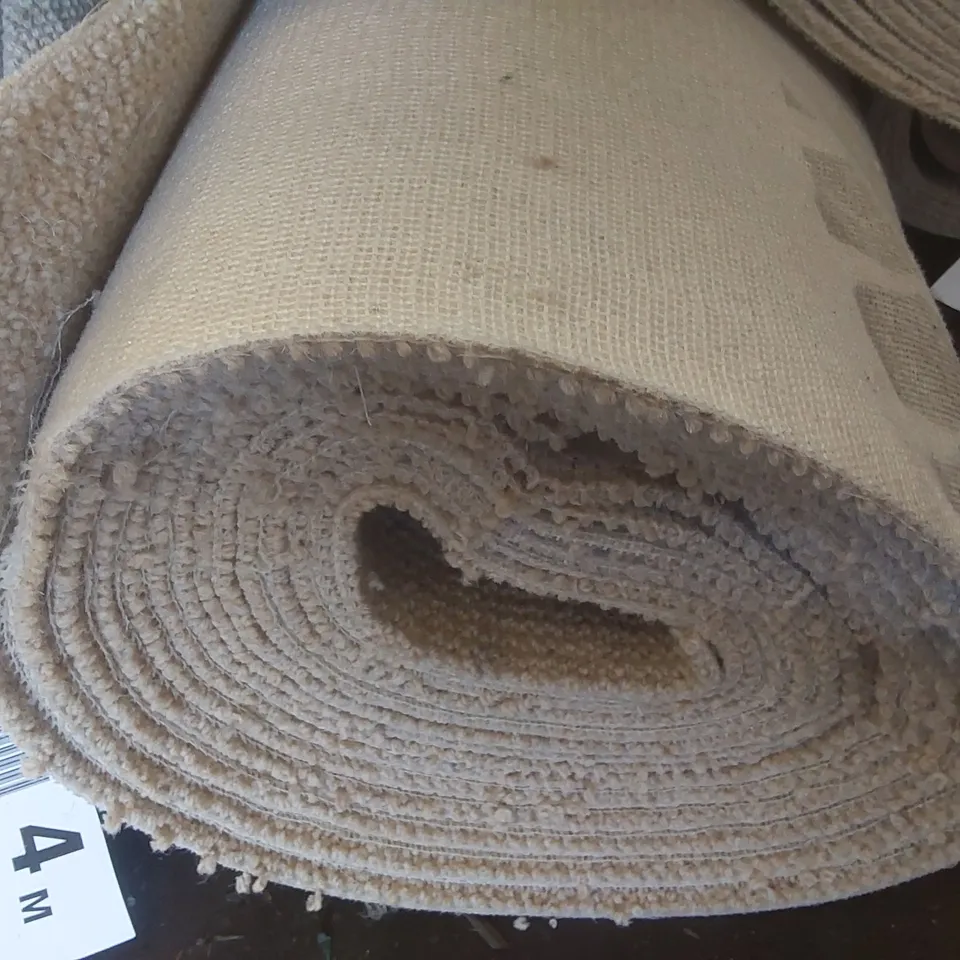 ROLL OF QUALITY HEATHCOTE BOUCLE CARPET - APPROXIMATELY 5 x 10m