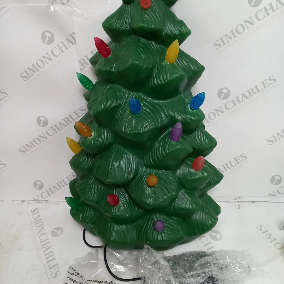 MR CHRISTMAS INDOOR OUTDOOR MOLDED CHRISTMAS TREE