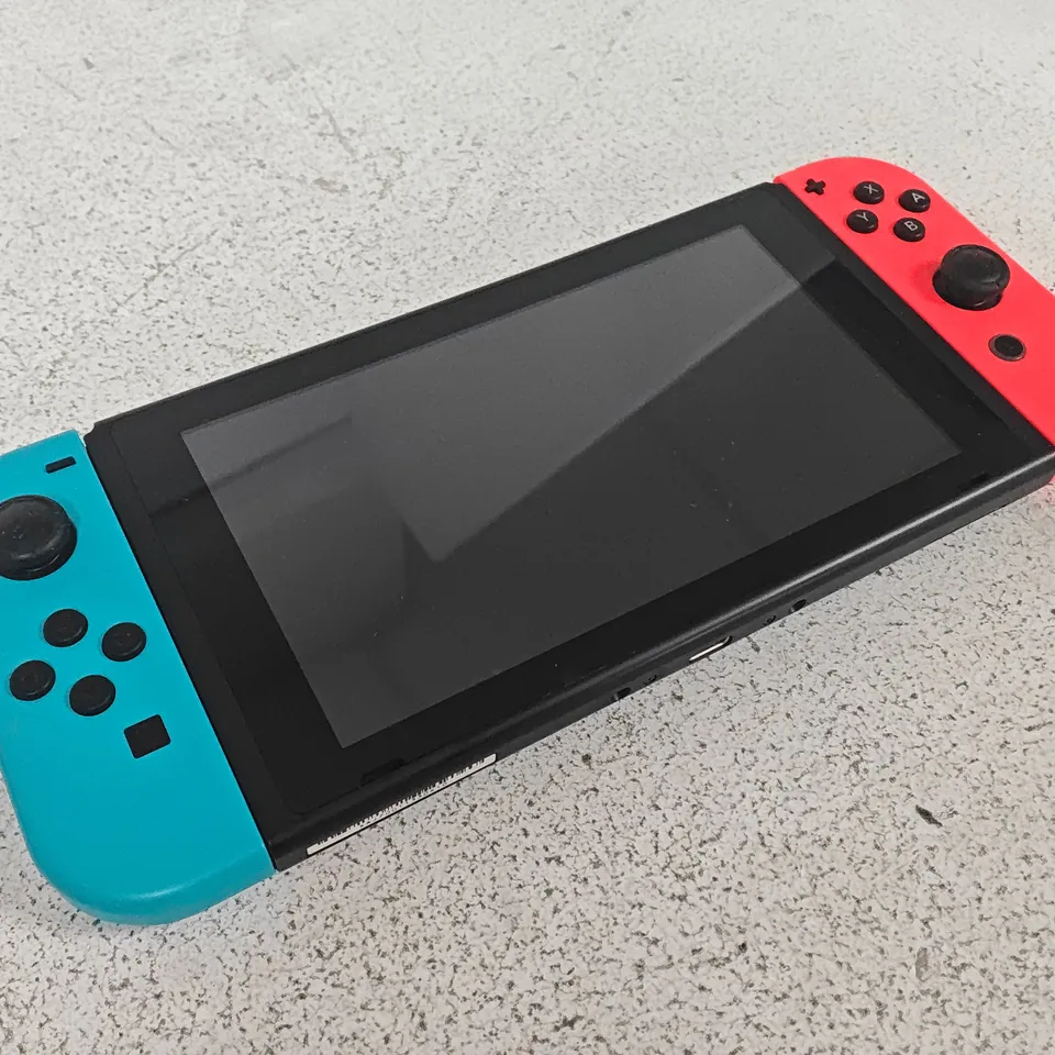 BOXED NINTENDO SWITCH HANDHELD GAMING CONSOLE WITH MARIO OBYSSEY - HAC-001