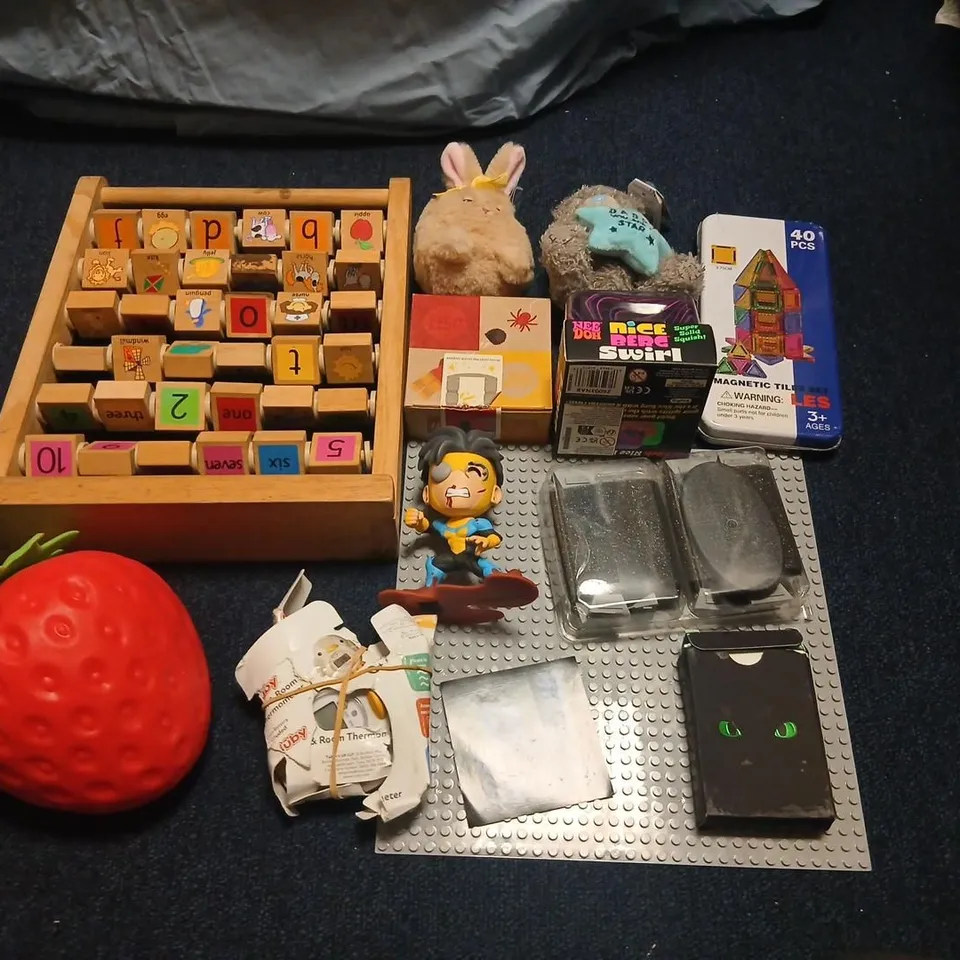 LARGE QUANTITY OF ASSORTED TOYS AND ACCESSORIES TO INCLUDE; MAGNETIC TILE SET, SOFT TOYS, LEGO AND MARIO FIGURES