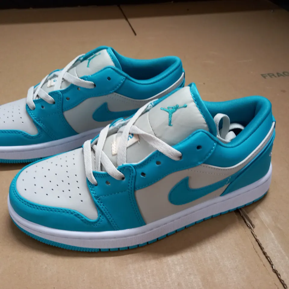 PAIR OF NIKE JORDAN TRAINERS IN BLUE/WHITE - UK 6