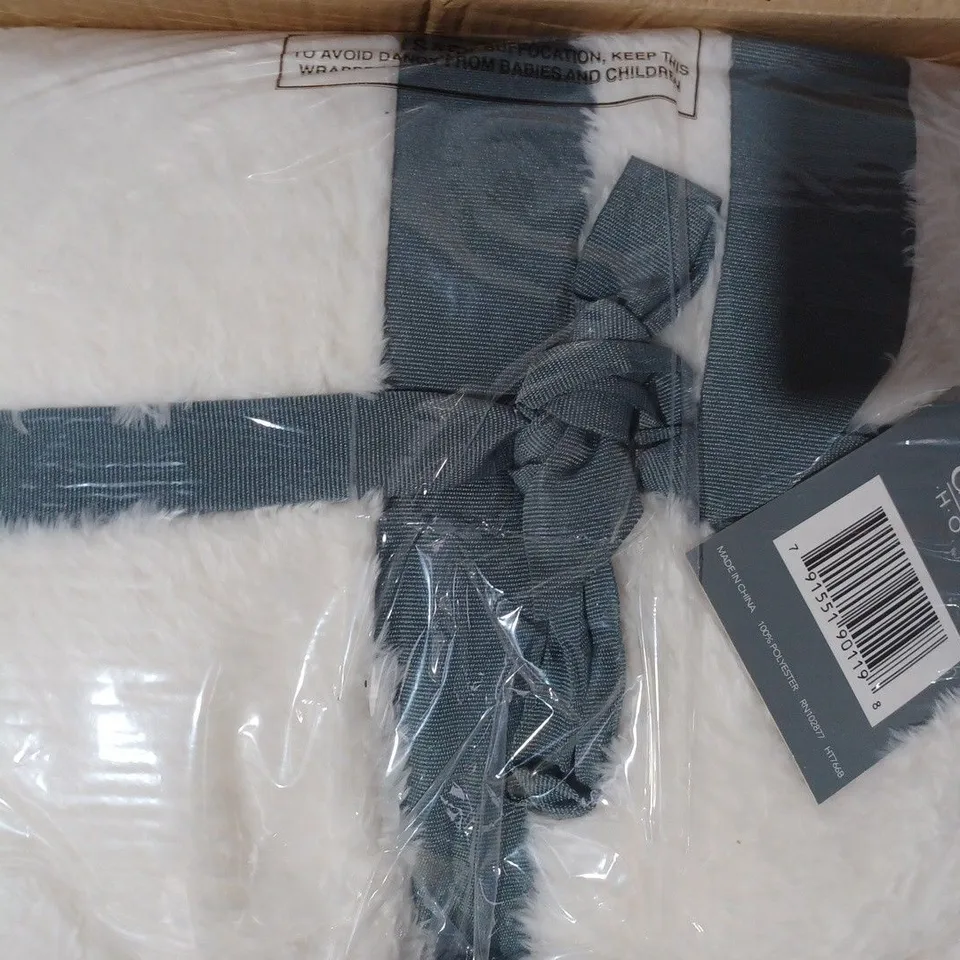 BOXED COZEE HOME FLUFFIE CAPEE WRAP ONE SIZE