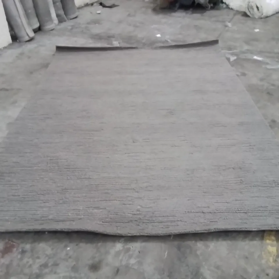 QUALITY DESIGNER AREA RUG - APPROXIMATELY 290X200