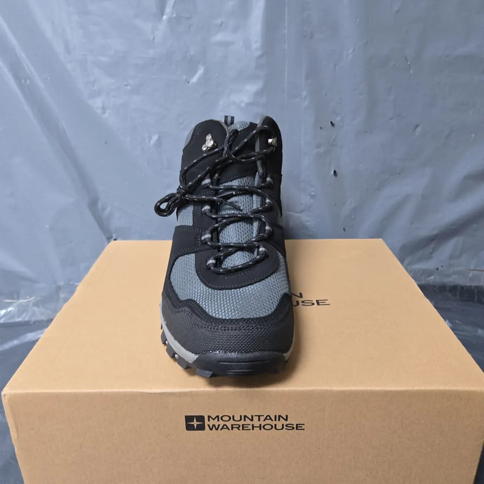 BOXED PAIR OF MOUNTAIN WAREHOUSE MCLEOD WIDE FIT OUTDOOR WALKING BOOTS IN BLACK - UK 13