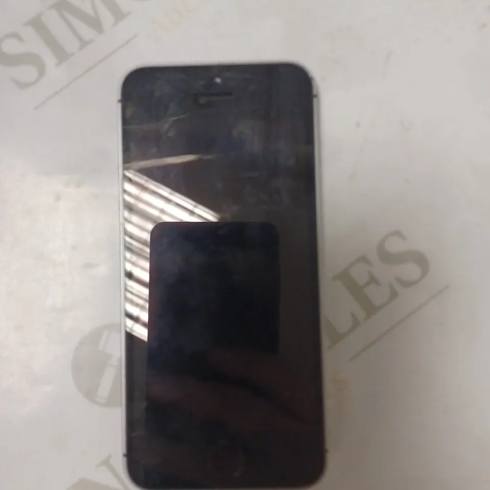 APPLE IPHONE SE SMARTPHONE