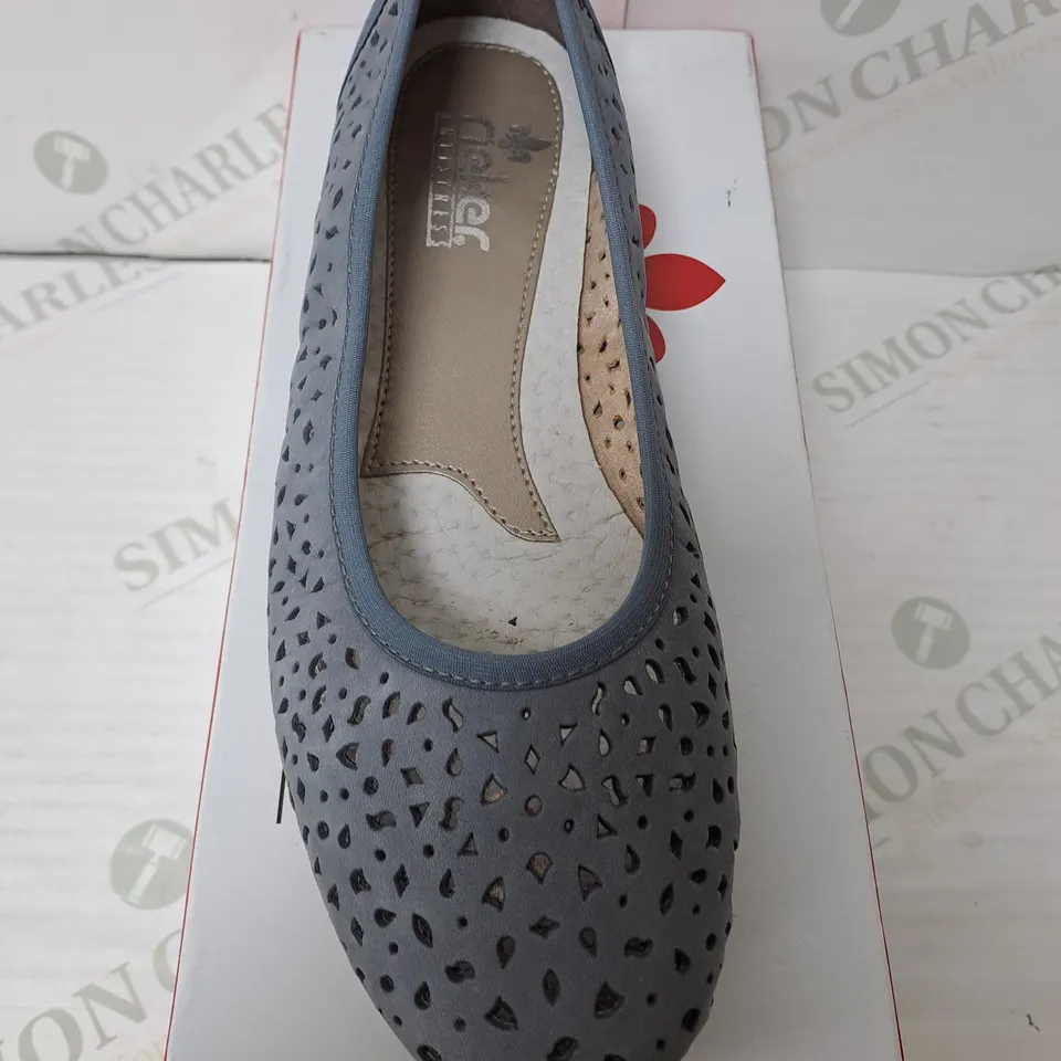 BOXED RIEKER BLUE HOLED PUMPS SIZE 5