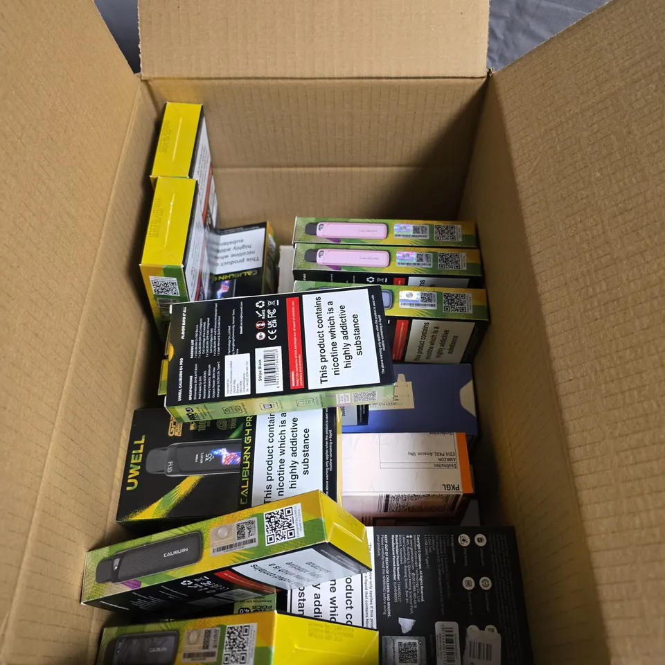 LOT OF APPROXIMATELY 20 ASSORTED VAPING ITEMS TO INCLUDE ASPIRE/GEEKVAPE/UWELL