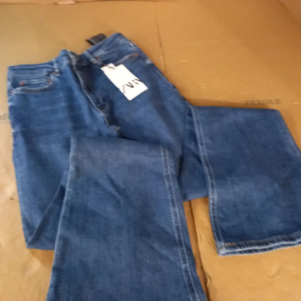 ZARA THE HIGH WAIST SKNNY FLARE JEANS - 38