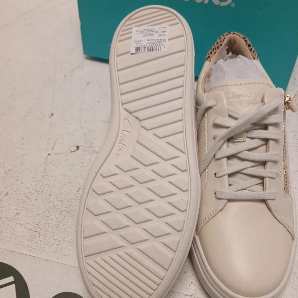 CLARKS HOLLYROSE ZIP CREAM LEATHER WOMEN’S TRAINERS – UK 6 (EU 39½)