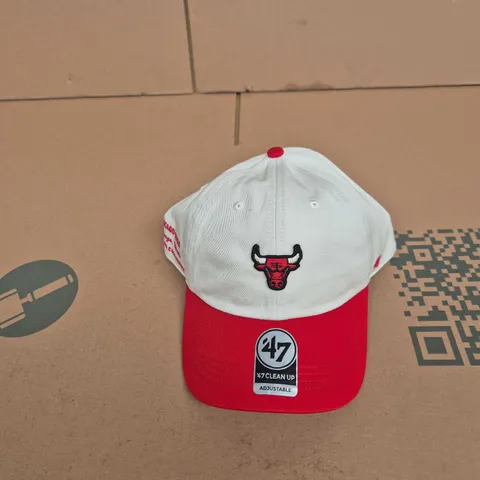 CHICAGO BULLS CAP BY 47 BRAND – WHITE CROWN, RED BILL, ADJUSTABLE