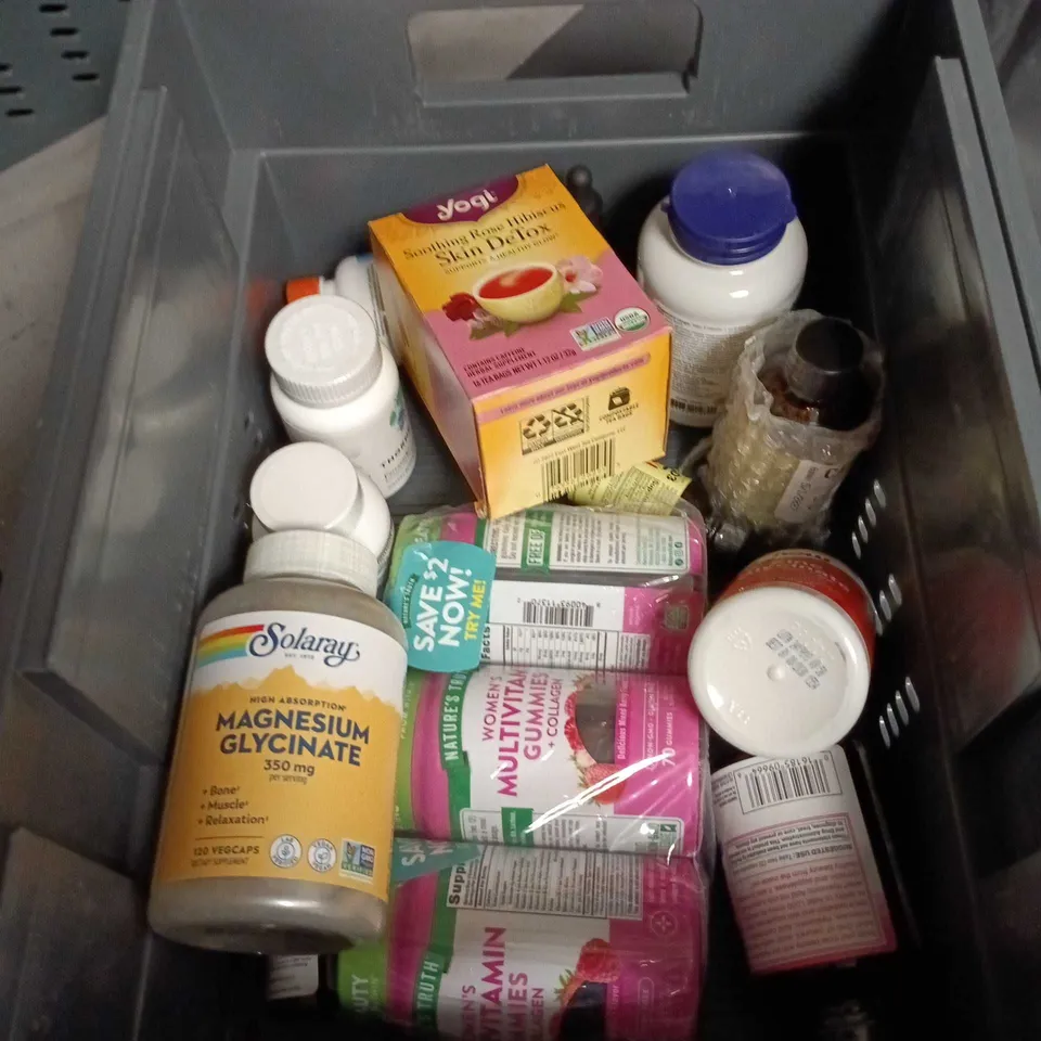 APPROXIMATELY 12 ASSORTED VITAMINS AND SUPPLEMENTS INCLUDING NOW ZINC GLYCINATE , NOW OIL OF OREGANO AND YOGI SKIN DETOX