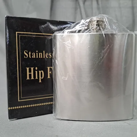 BOX OF APPROXIMATELY 30 ASSORTED UNBRANDED STAINLESS STEEL HIP FLASKS - COLLECTION ONLY