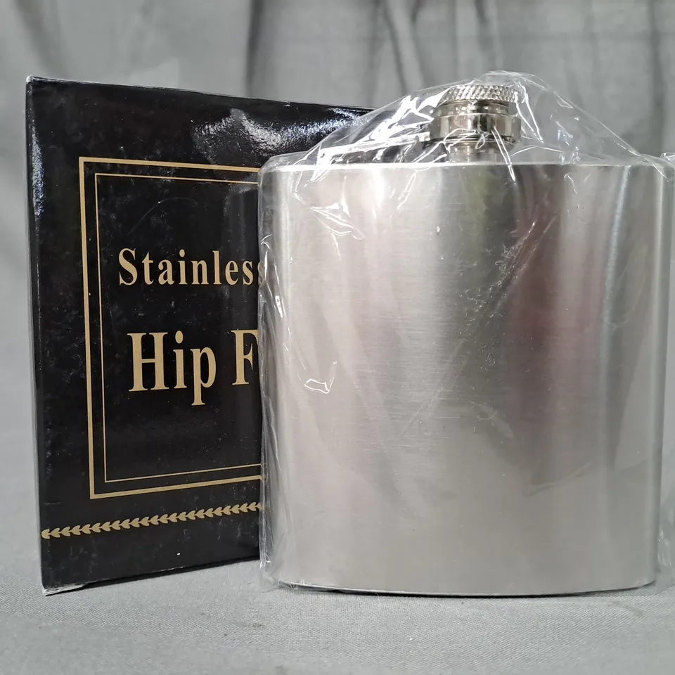 BOX OF APPROXIMATELY 30 ASSORTED UNBRANDED STAINLESS STEEL HIP FLASKS - COLLECTION ONLY