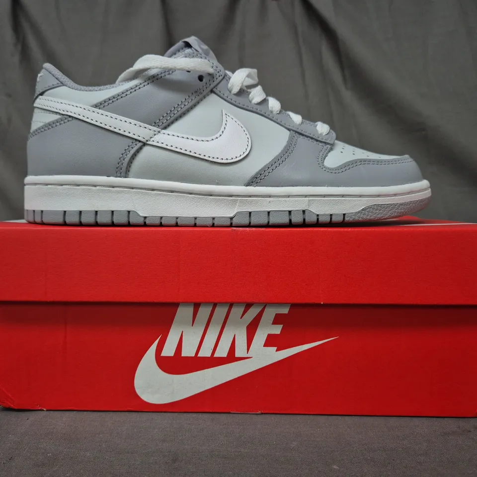 BOXED PAIR OF NIKE DUNK LOW SHOES IN GREY UK SIZE 5.5