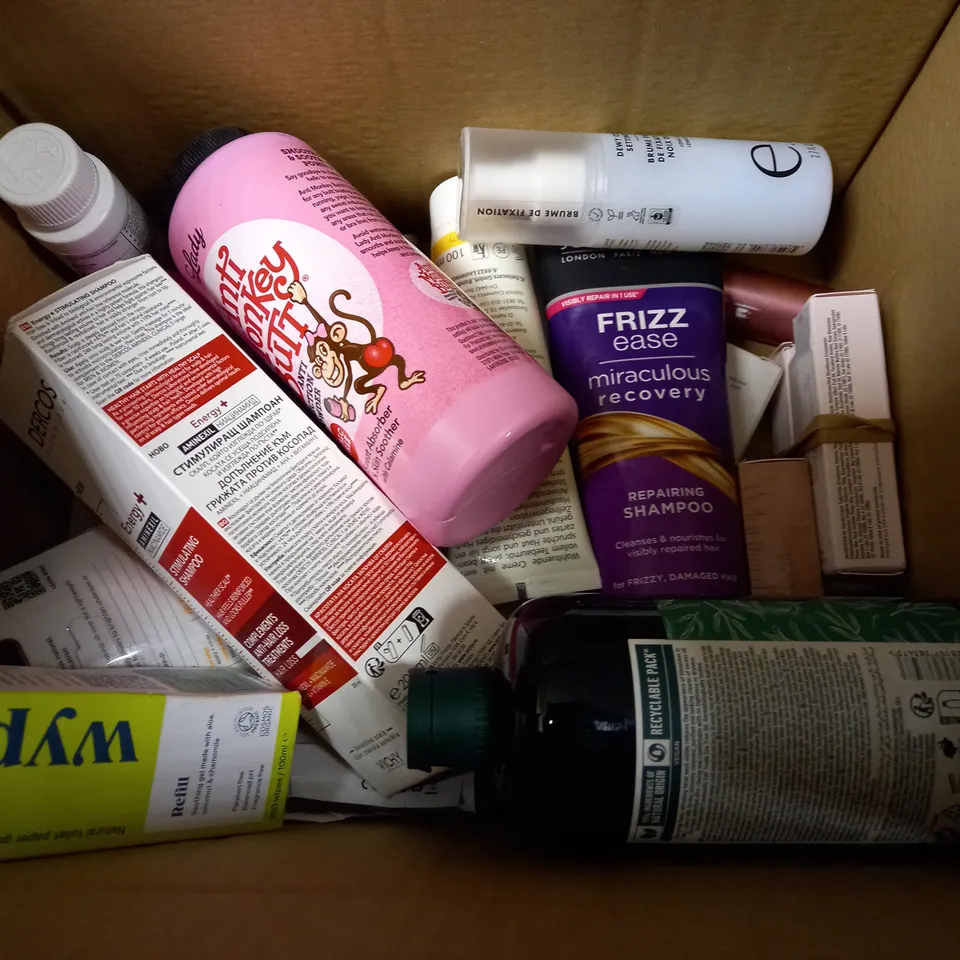 BOX OF APPROXIMATELY 20 ASSORTED COSMETIC ITEMS TO INCLUDE BODY SHOP TEA TREE, JOHN FRIEDA FRIZZ EASE, DERCOS TECHNIQUE ETC
