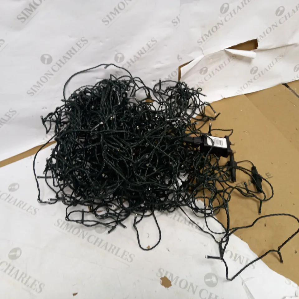 LARGE AMOUNT OF WIRED FAIRY LIGHTS IN GREEN 