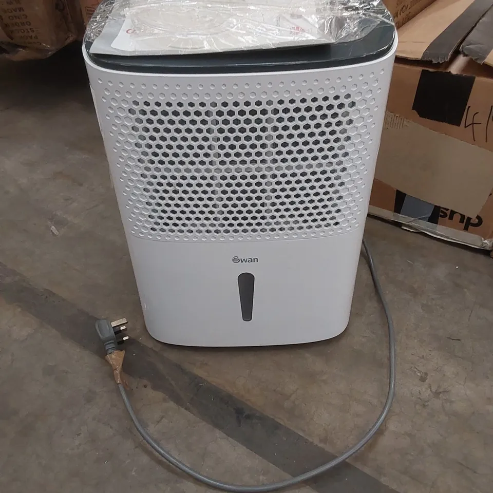 SWAN 10-LITRE DEHUMIDIFIER - WHITE  RRP £99