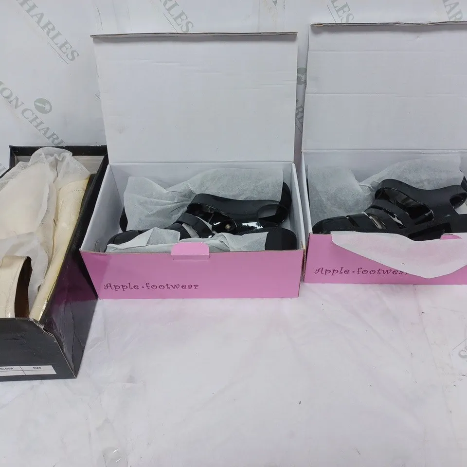 APPROXIMATELY 15 PAIRS OF ASSORTED BOXED AND UNBOXED SHOES TO INCLUDE BOOTS AND TRAINERS ETC. 