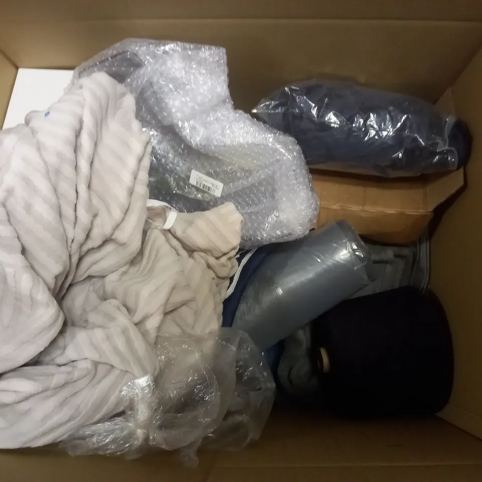 BOX OF APPROXIMATELY 9 ASSORTED ITEMS TO INCLUDE - EVVISLY YOURS COMMEMORATIVE COLLECTION - MINI SANTA HAT - ORANGE LAUNDRY BASKET ETC 