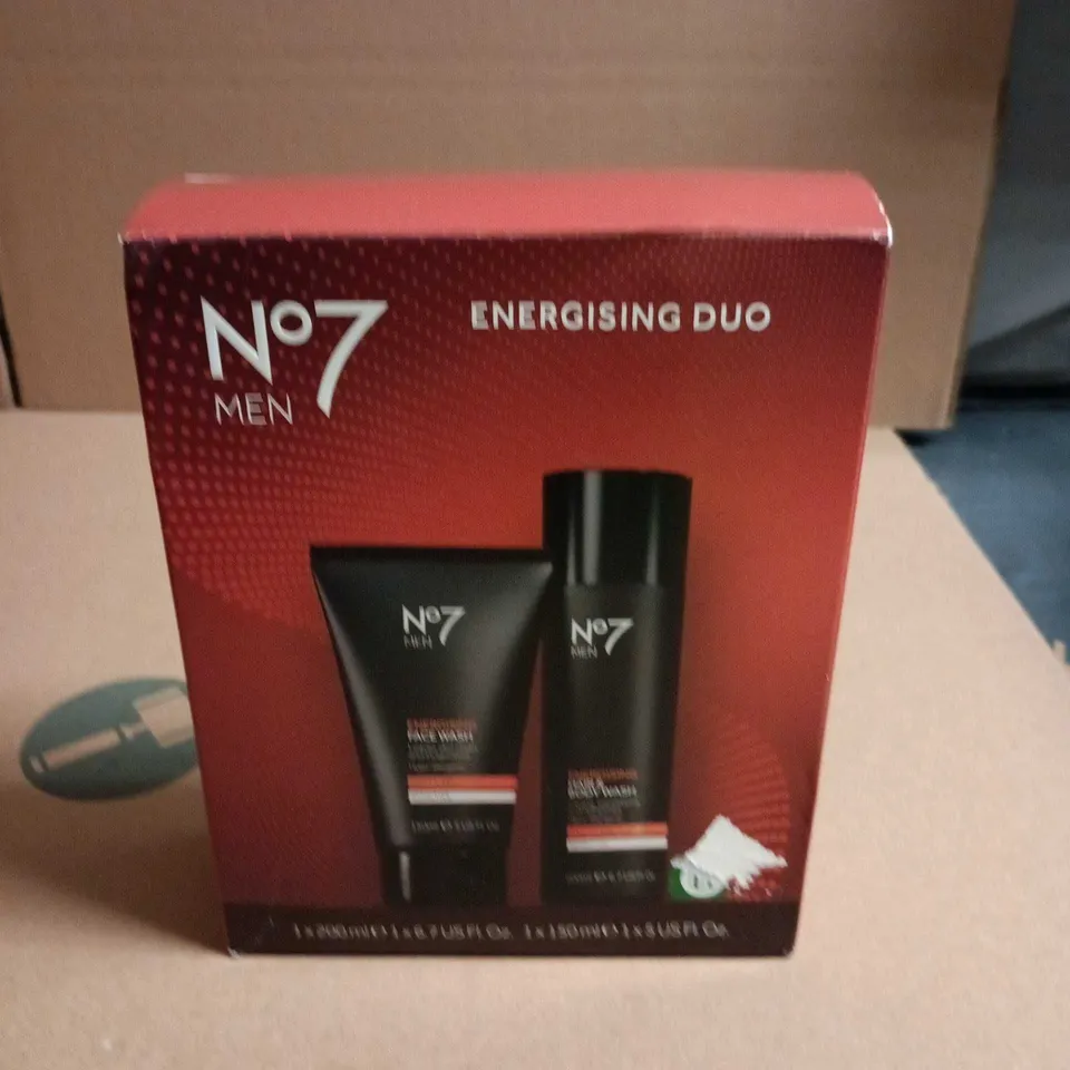 NO7 MEN ENERGISING DUO SKINCARE SET