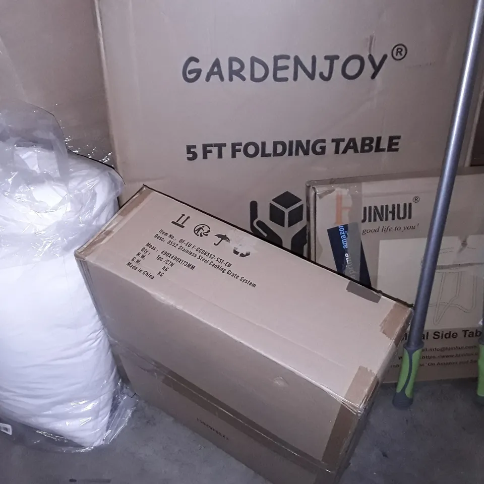 UNPROCESSED PALLET OF ASSORTED ITEMS TO INCLUDE 5FT FOLDING TABLE, COOKING GRATE SYSTEM AND METAL SIDE TABLE