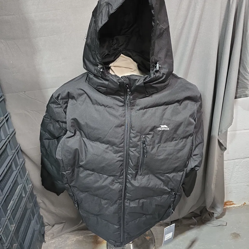 TRESPASS FARSLEY 20-MD MALE PADDED JACKET IN BLACK - LARGE