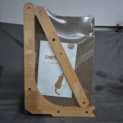 L-SHAPED CAT SCRATCHER – BROWN