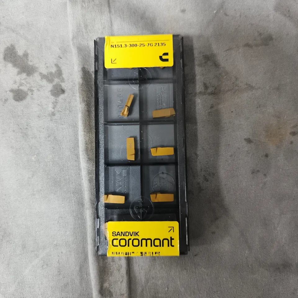 SANDVIK COROMANT CARBIDE INSERTS IN PLASTIC CASE (N151.3-300-25-7G 2135)