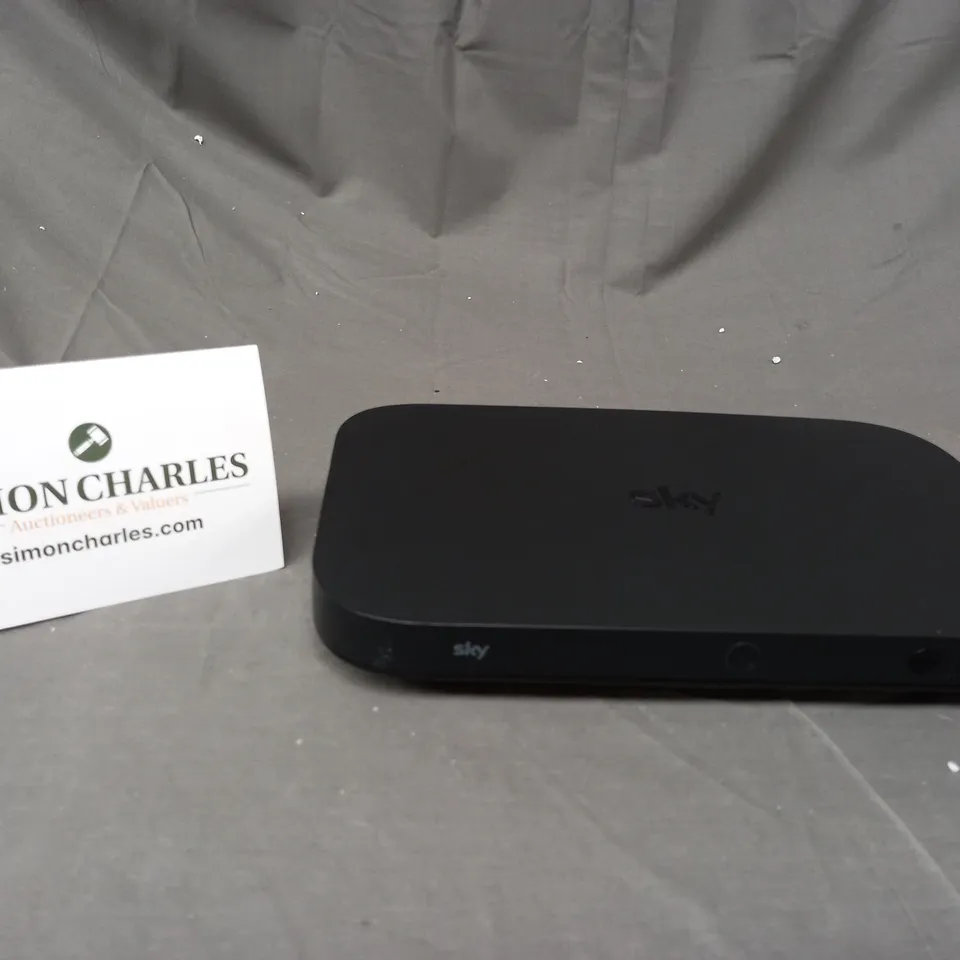 SKY Q BOX - ES130