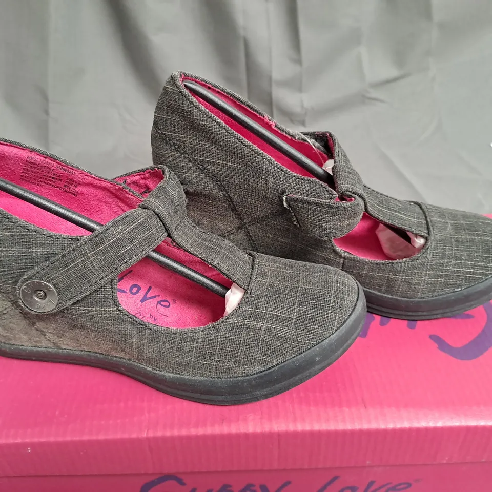 BOX OF APPROXIMATELY 8 PAIRS OF BLACK GUPPY LOVE WEDGE SHOES IN VARIOUS SIZES 