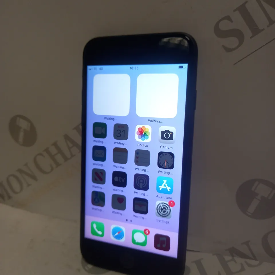 APPLE IPHONE SE SMARTPHONE IN BLACK 