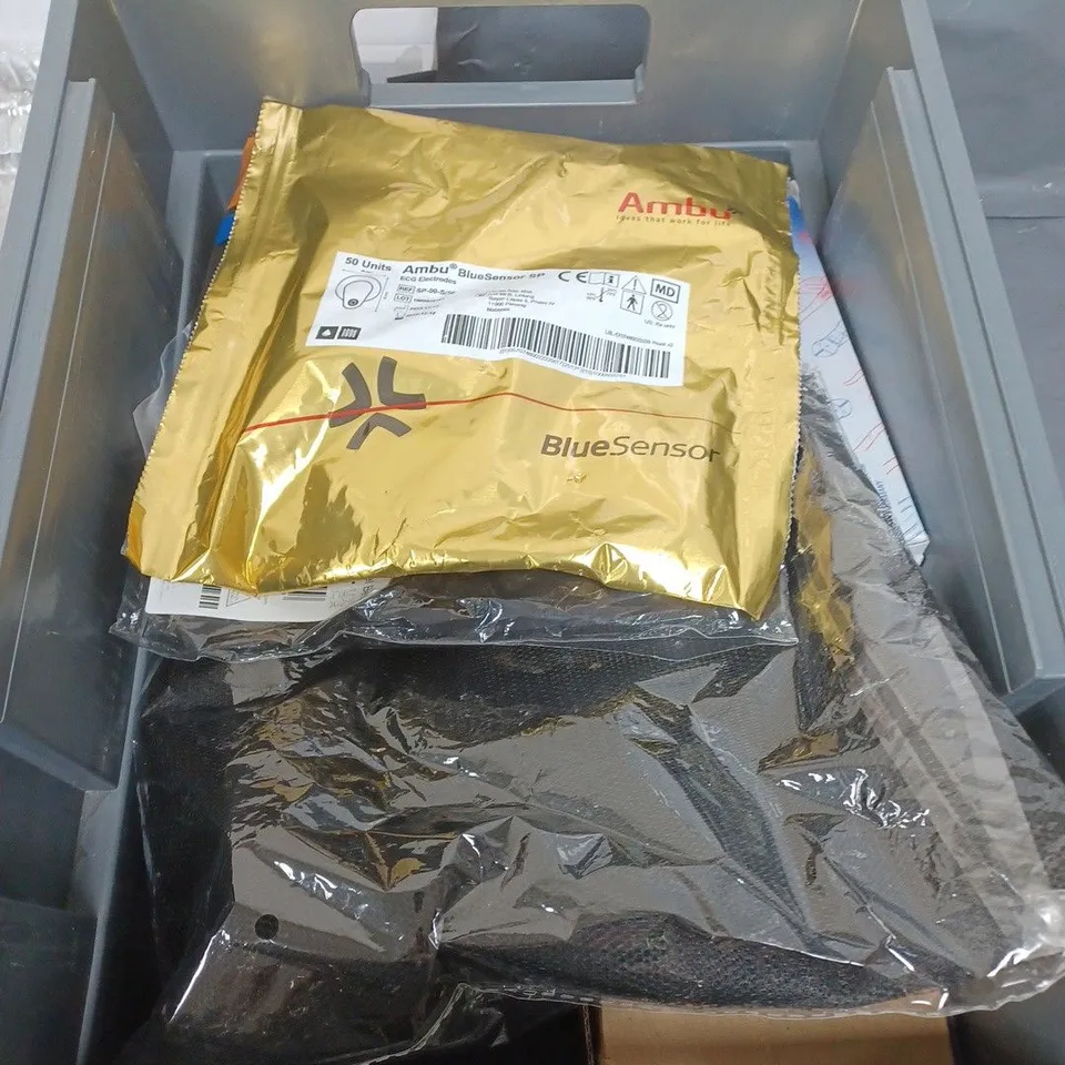BOX OF APPROXIMATELY 20 ASSORTED HOUSEHOLD ITEMS TO INCLUDE RADIATOR THERMOSTAT, FOOD COMPOST LINERS AND MINNIE MOUSE PARTY BAGS 