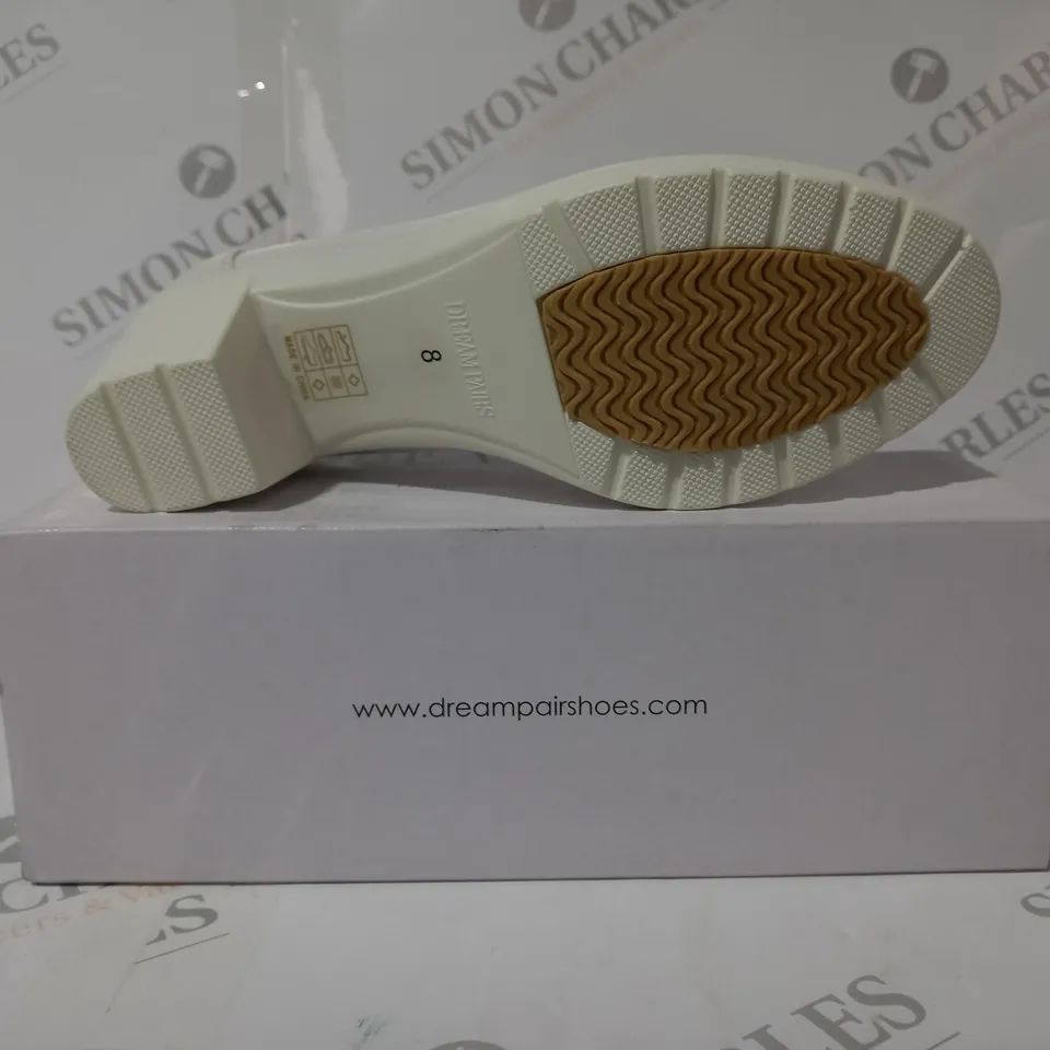 BOXED PAIR OF DREAM PAIRS CLOSED TOE BLOCK HEEL SLIP-ON SHOES IN WHITE UK SIZE 6