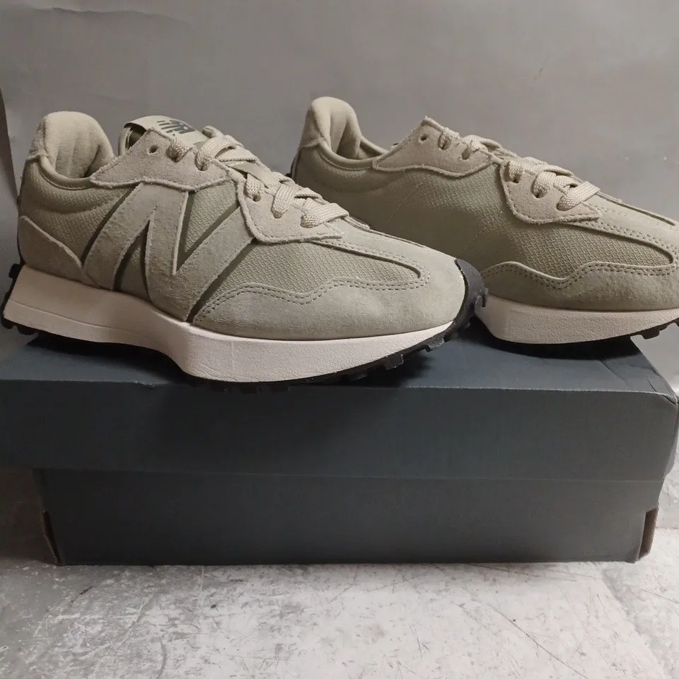 BOXED PAIR OF NEW BALANCE SHOES IN GREEN SIZE UK 5