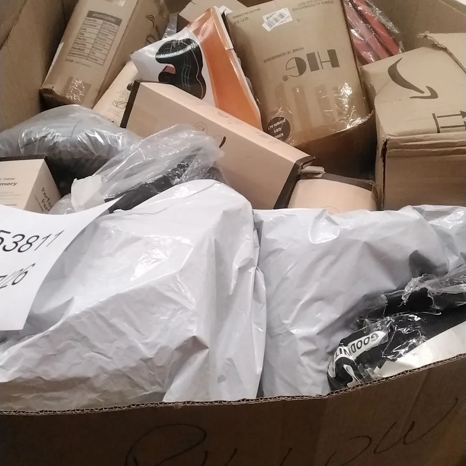 A PALLET CONTAINING ASSORTED PILLOWS, MEMORY FOAM, SIMILAR PRODUCTS ETC