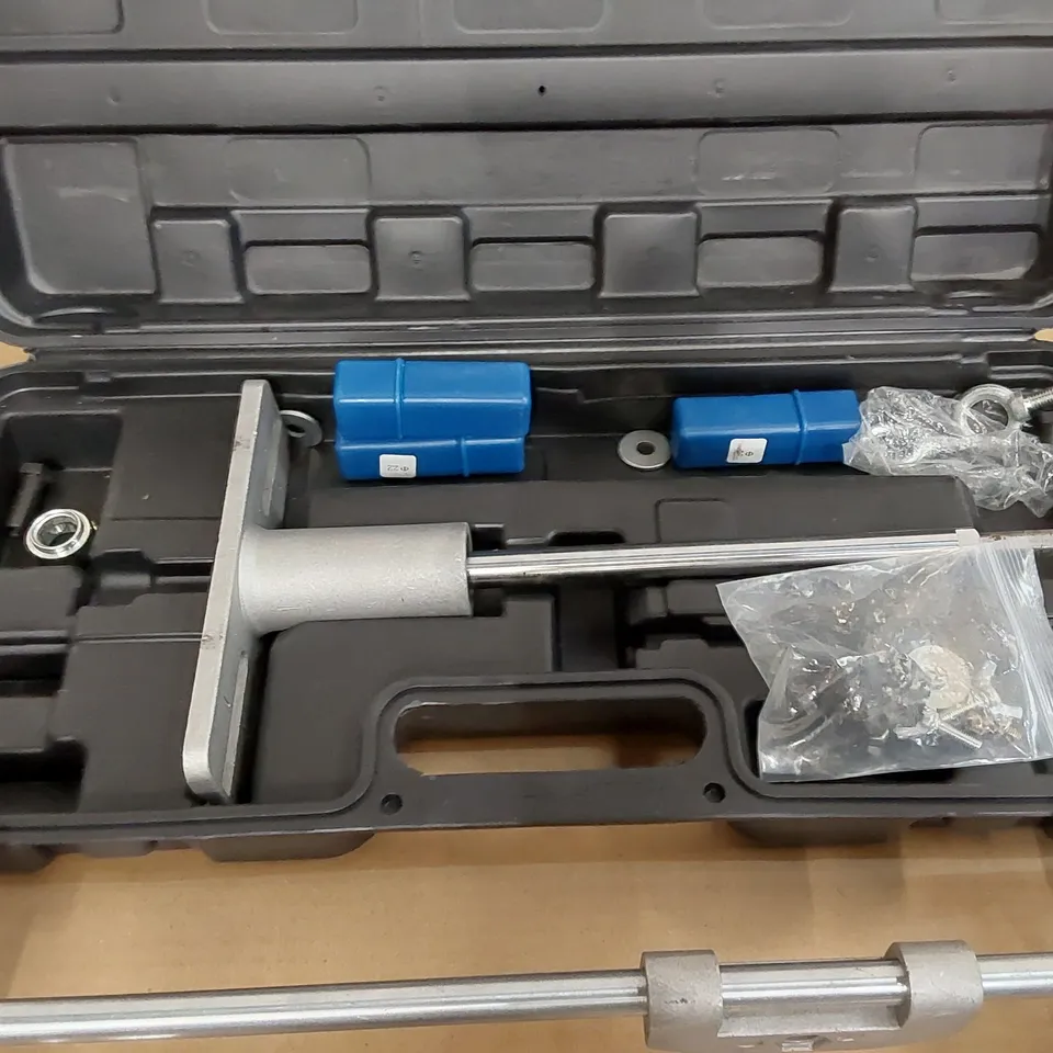 WOODEN DOOR OPENING TOOLKIT (1 ITEM)