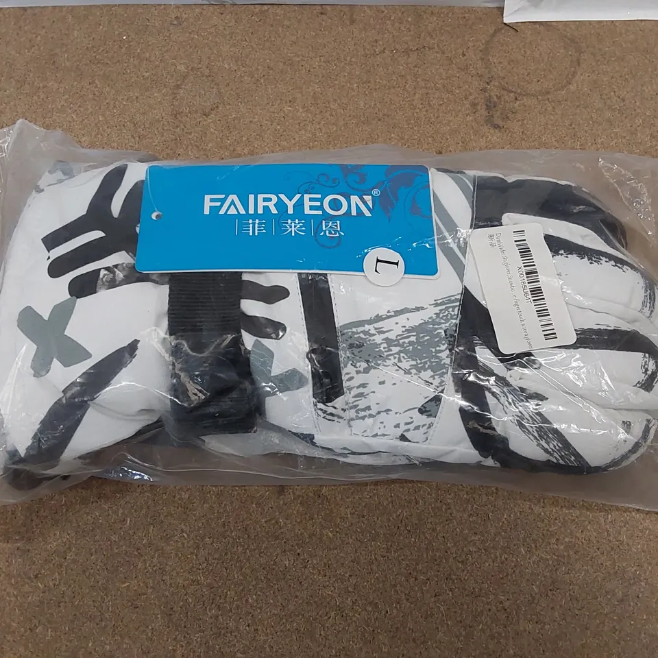 BOX OF APPROXIMATELY 18X PAIRS OF BRAND NEW FAIRYEON DARTHVADER SKI/SNOWBOARD WINTER GLOVES - SIZES VARY, MAINLY SIZES: L AND XL (1 BOX)