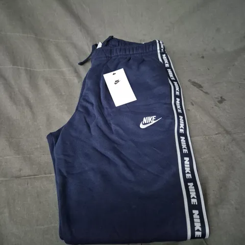 NIKE TRACKSUIT BOTTOMS – SIZE M