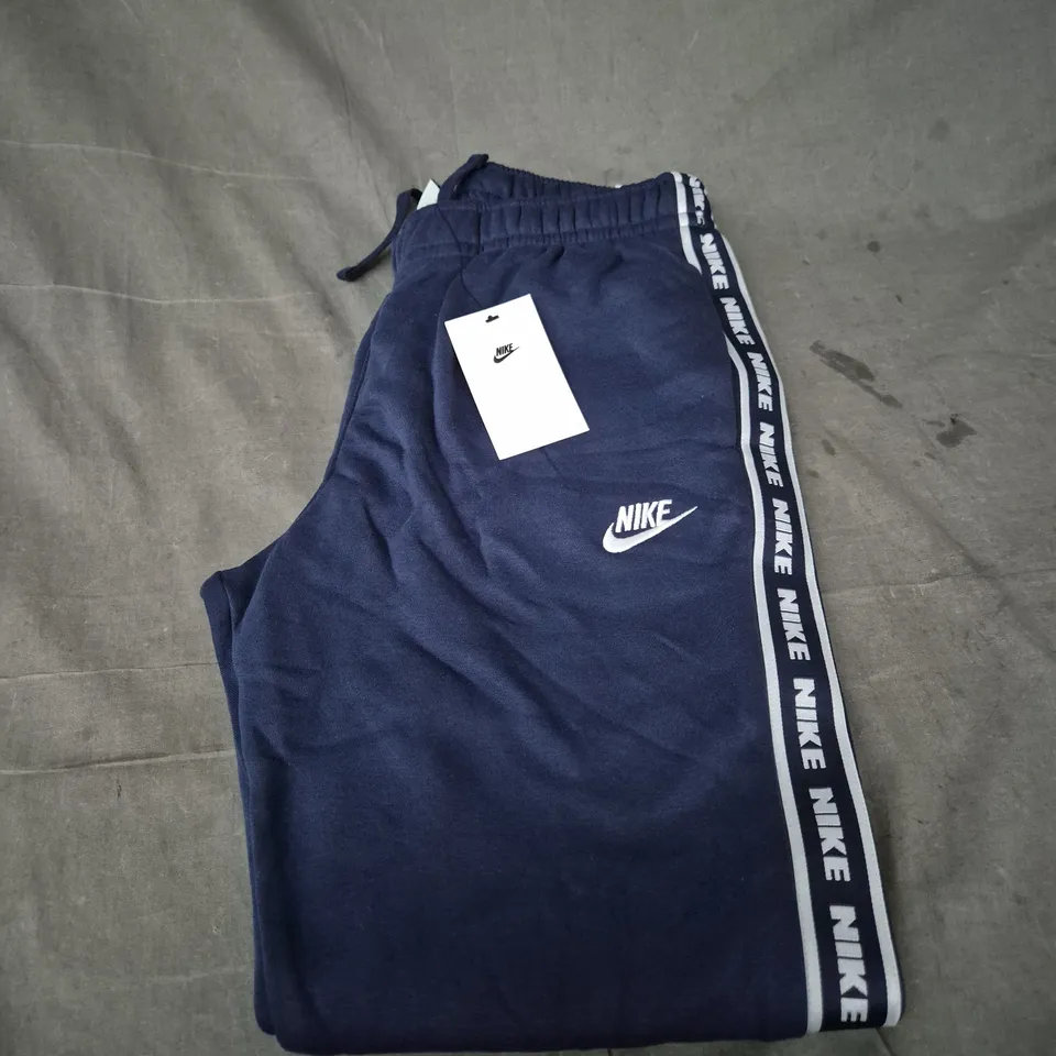 NIKE TRACKSUIT BOTTOMS – SIZE M