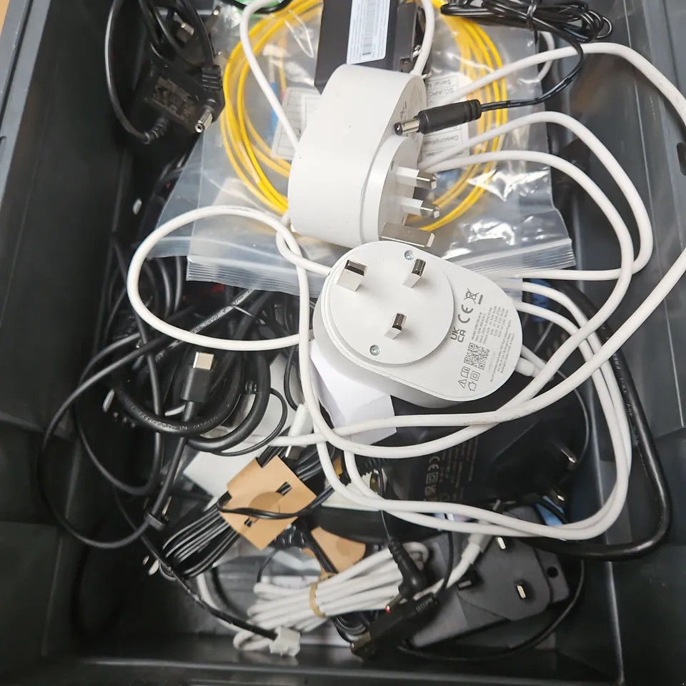 APPROXIMATELY 15 ASSORTED ELECTRICAL PRODUCTS TO INCLUDE REMOTES, CABLES, ETC 