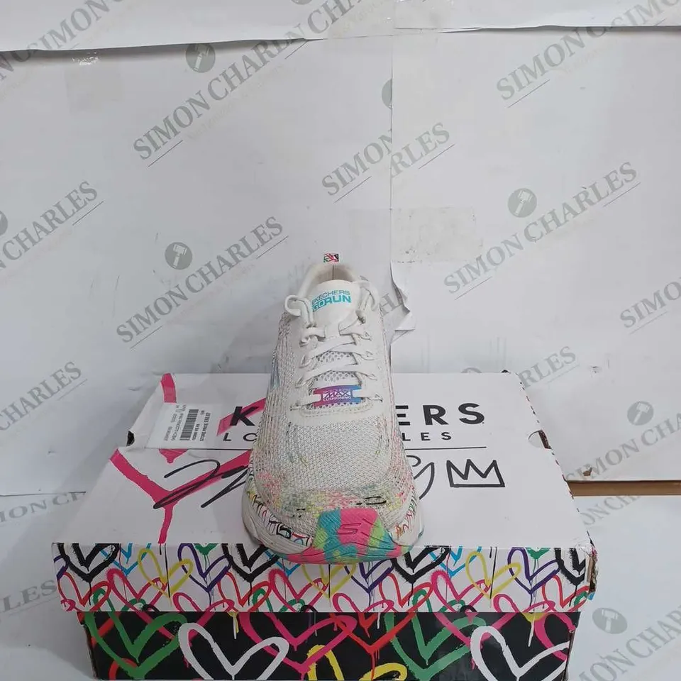 SKECHERS LOS ANGELES RUN SHOES - 11 WOMENS