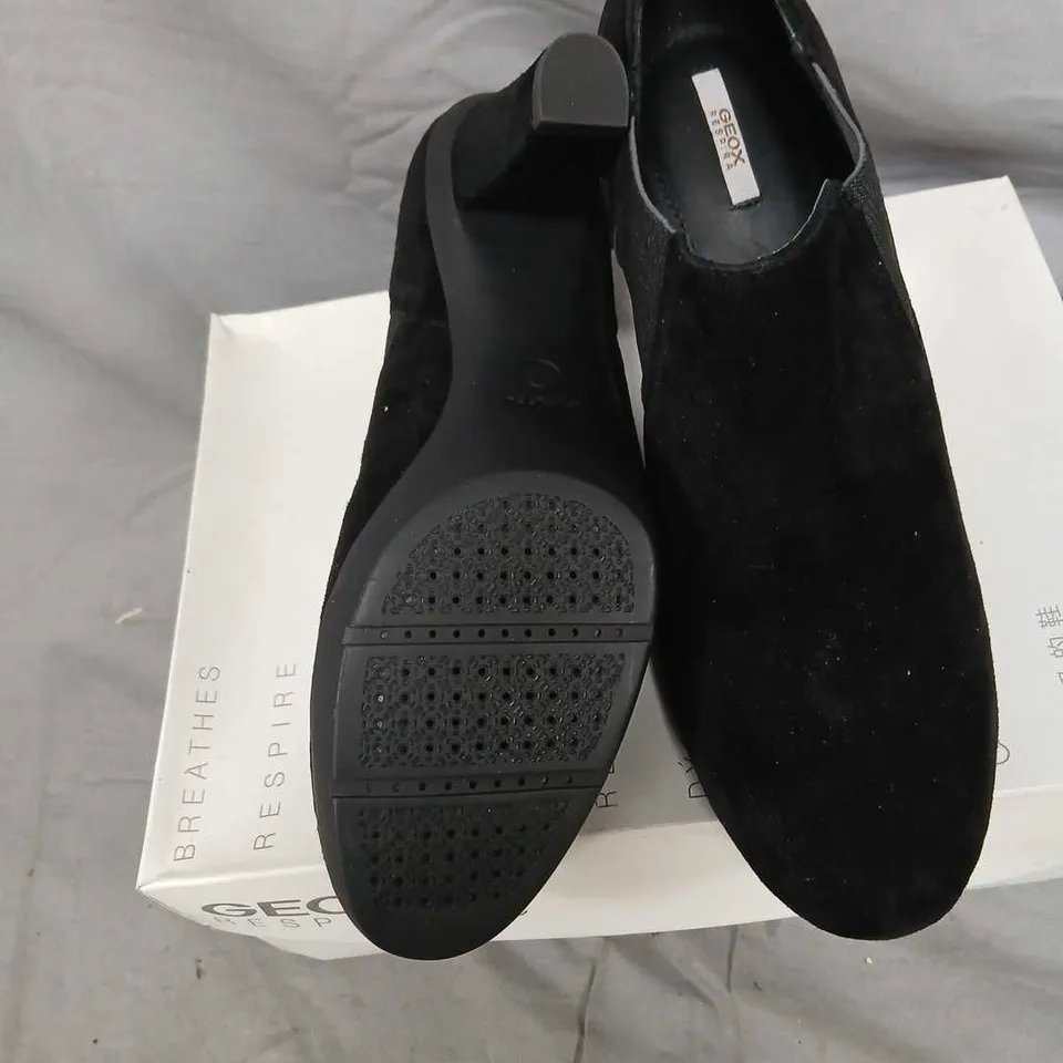 GEOX INSPIRE-41 GOAT SUEDE CHELSEA BOOTS – WOMEN'S BLACK, UK 7.5 (EU 41) – BOXED