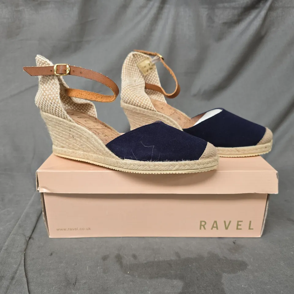 BOXED PAIR OF RAVEL ETNA WEDGE SANDALS IN NAVY SIZE UK 6