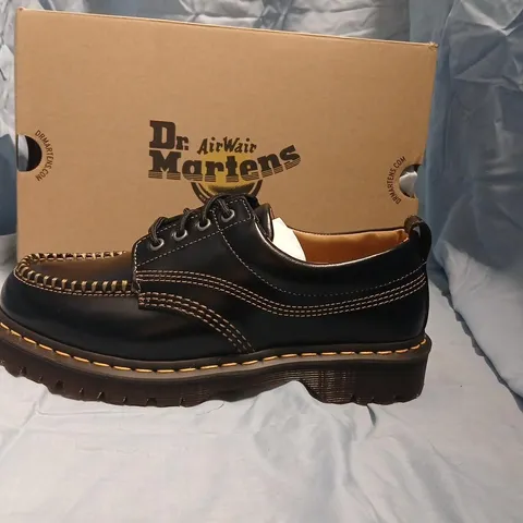 DR. MARTENS LOWELL BLACK ANILINE LEATHER BOOTS – UK 8 (EU 42) – BOXED